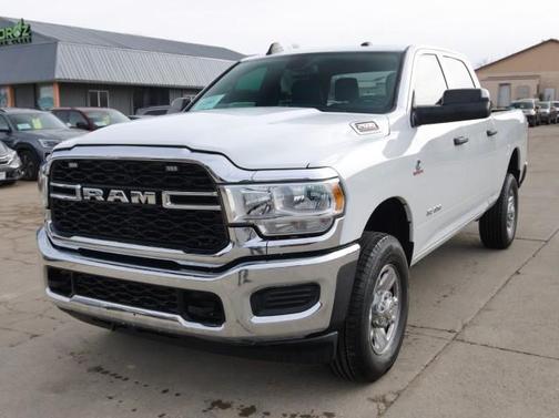 2022 RAM 2500 Tradesman Crew Cab 4x4 6'4' Box