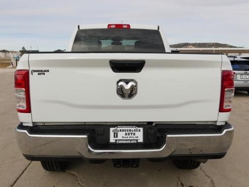 2022 RAM 2500 Tradesman Crew Cab 4x4 6'4' Box