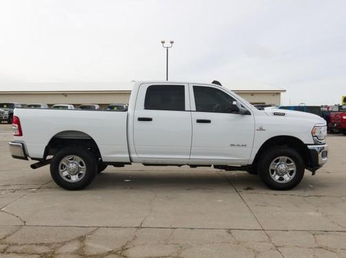 2022 RAM 2500 Tradesman Crew Cab 4x4 6'4' Box