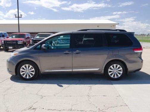 2013 Toyota Sienna XLE