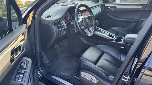 Black 2020 Porsche Macan Macan Sport Edition