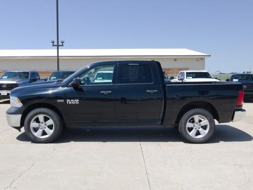 2017 RAM 1500 SLT