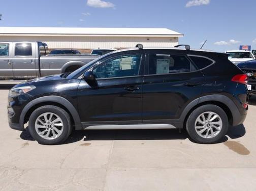 Black Noir Pearl 2017 Hyundai TUCSON SE