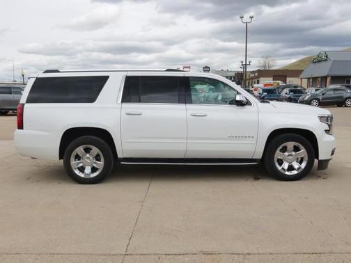 Iridescent Pearl Tricoat 2017 Chevrolet Suburban Premier