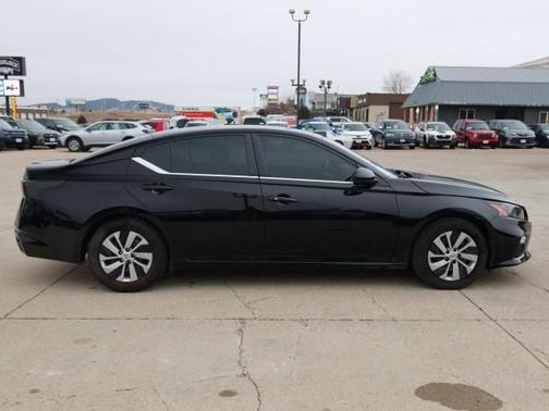 2022 Nissan Altima S FWD