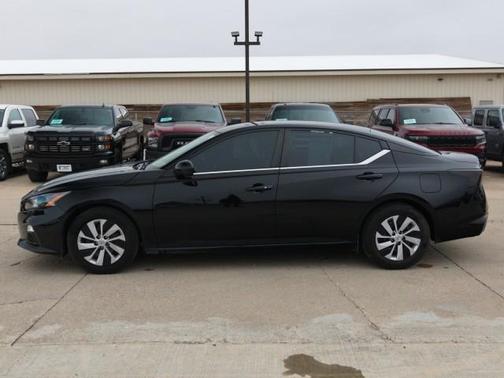 2022 Nissan Altima S FWD