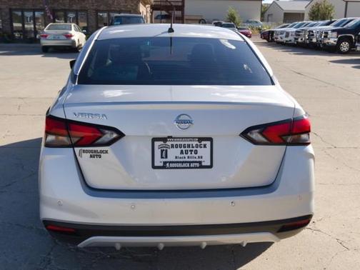 2022 Nissan Versa 1.6 S