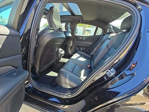 2024 Volvo S60 B5 Plus Black Edition