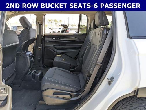 2023 Jeep Grand Cherokee L Laredo