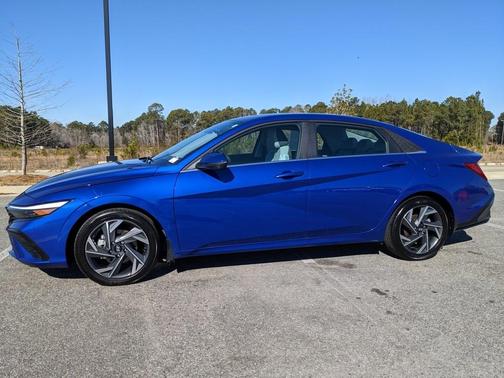 2024 Hyundai ELANTRA Limited