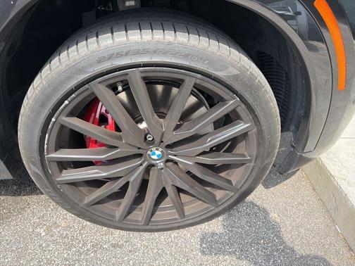 Black Sapphire Metallic 2024 BMW X6 M60i