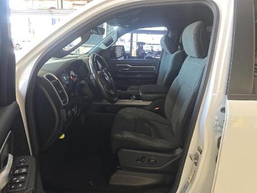 Bright White Clearcoat 2022 RAM 1500 Big Horn