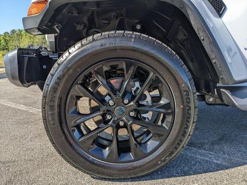 Bright White Clearcoat 2025 Jeep Wrangler 4xe Sahara