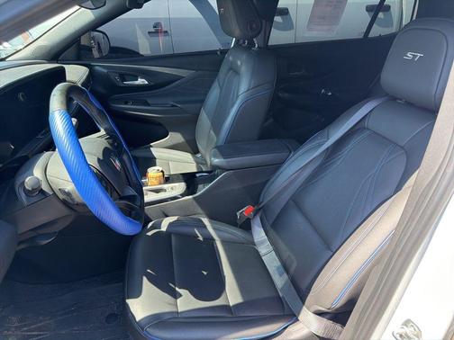 Summit White 2025 Buick Envista Sport Touring
