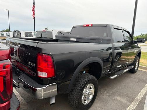 Brilliant Black Crystal Pearlcoat 2016 RAM 2500 Tradesman