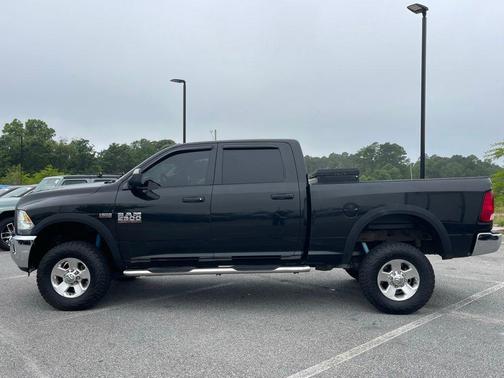 Brilliant Black Crystal Pearlcoat 2016 RAM 2500 Tradesman