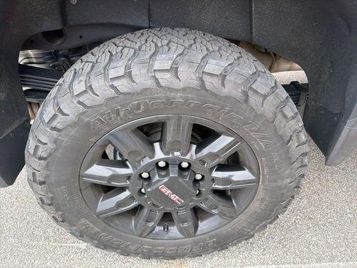 Onyx Black 2024 GMC Sierra 2500 AT4