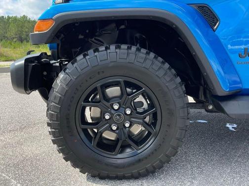 Hydro Blue Pearlcoat 2025 Jeep Gladiator Sport