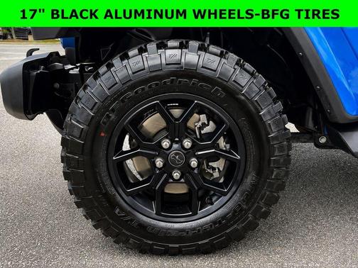 Hydro Blue Pearlcoat 2025 Jeep Gladiator Sport