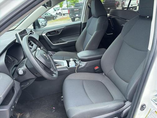 Ice 2024 Toyota RAV4 LE