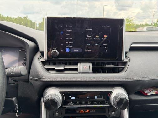 Ice 2024 Toyota RAV4 LE