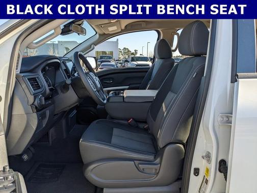 2023 Nissan Titan SV