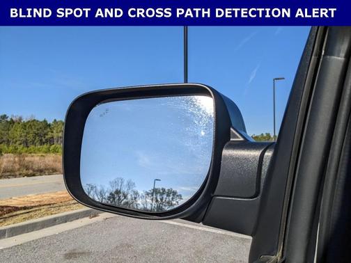 2023 Nissan Titan SV