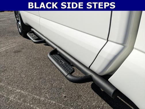 2023 Nissan Titan SV