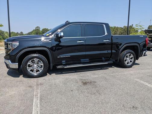 Onyx Black 2022 GMC Sierra 1500 SLT