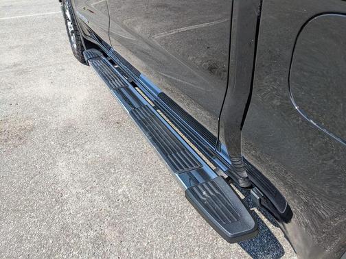 Onyx Black 2022 GMC Sierra 1500 SLT