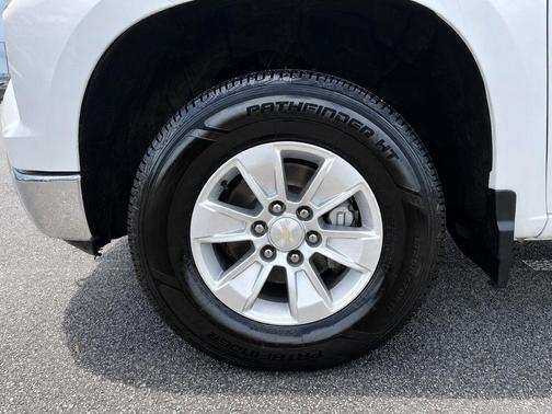 Summit White 2023 Chevrolet Silverado 1500 WT