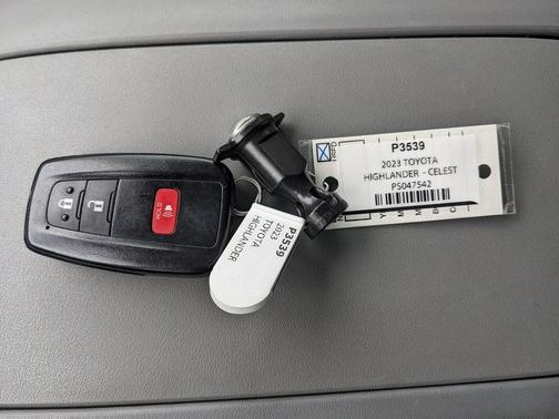 2023 Toyota Highlander L