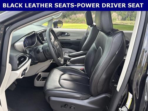 2023 Chrysler Pacifica Touring-L