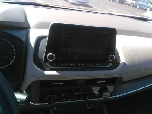 Pearl White Tri-Coat 2023 Nissan Rogue SV