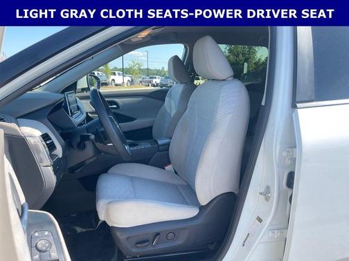 Pearl White Tri-Coat 2023 Nissan Rogue SV
