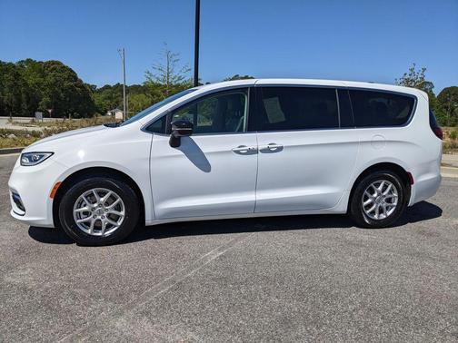 2024 Chrysler Pacifica Touring-L