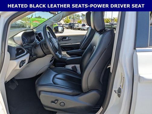 Bright White Clearcoat 2024 Chrysler Pacifica Touring-L