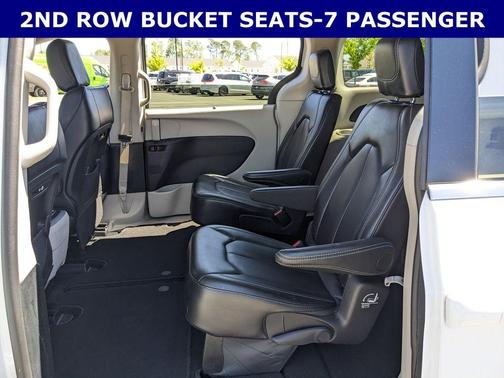 Bright White Clearcoat 2024 Chrysler Pacifica Touring-L