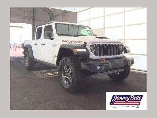 Bright White Clearcoat 2025 Jeep Gladiator Mojave
