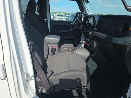 Bright White Clearcoat 2025 Jeep Gladiator Mojave
