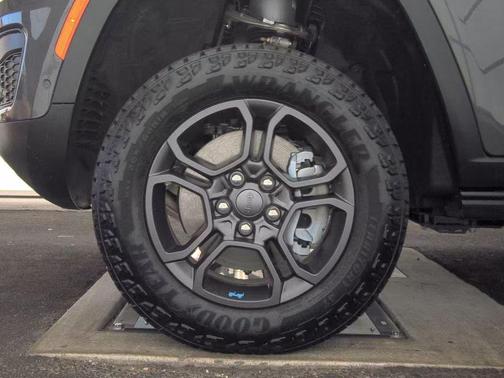 Metallic 2024 Jeep Grand Cherokee 4xe Trailhawk