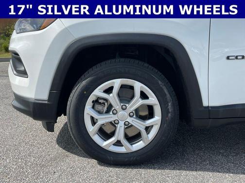 Bright White Clearcoat 2024 Jeep Compass Latitude