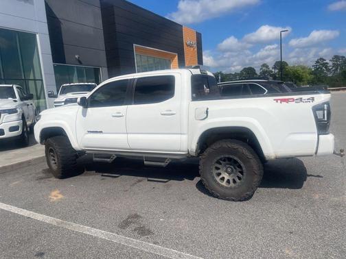 Super White 2018 Toyota Tacoma TRD Sport