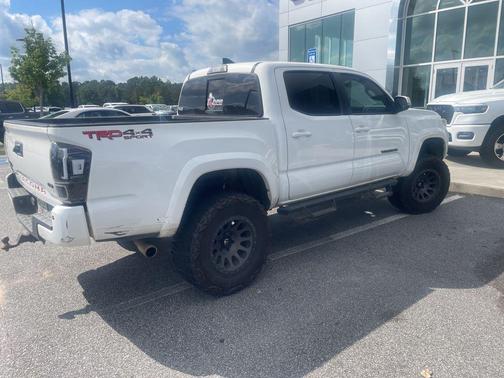 Super White 2018 Toyota Tacoma TRD Sport