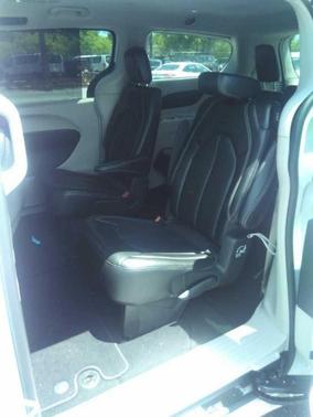 Bright White Clearcoat 2024 Chrysler Pacifica Touring-L