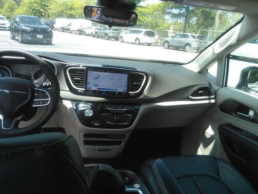 Bright White Clearcoat 2024 Chrysler Pacifica Touring-L
