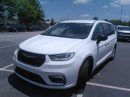 Bright White Clearcoat 2024 Chrysler Pacifica Touring-L