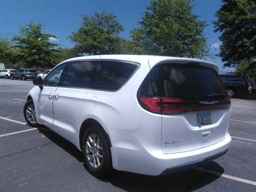 Bright White Clearcoat 2024 Chrysler Pacifica Touring-L
