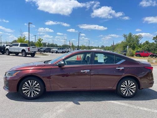 Garnet Pearl 2024 Nissan Altima 2.5 SV