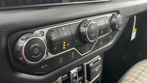 Black Clearcoat 2026 Jeep Gladiator 85th Anniversary Edition